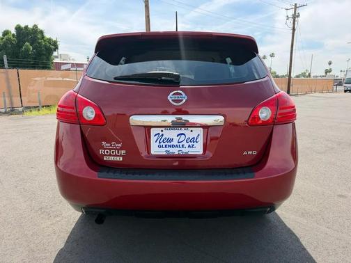 Red 2014 Nissan Rogue Select S
