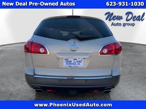 Gold 2010 Buick Enclave 2XL