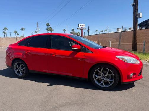 Red 2014 Ford Focus SE