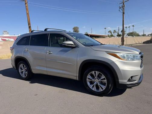 Gold 2015 Toyota Highlander XLE