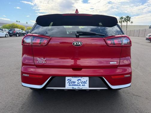 Red 2017 Kia Niro EX