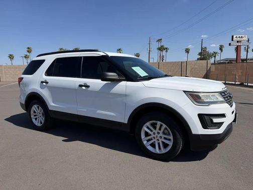 White 2017 Ford Explorer Base