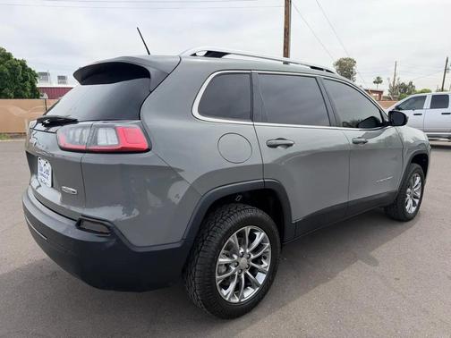 Gray 2019 Jeep Cherokee Latitude Plus
