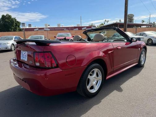 2004 Ford Mustang Deluxe