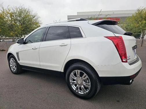 White 2016 Cadillac SRX Luxury Collection
