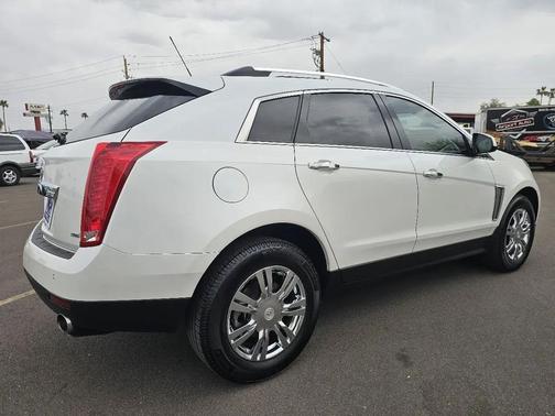 White 2016 Cadillac SRX Luxury Collection