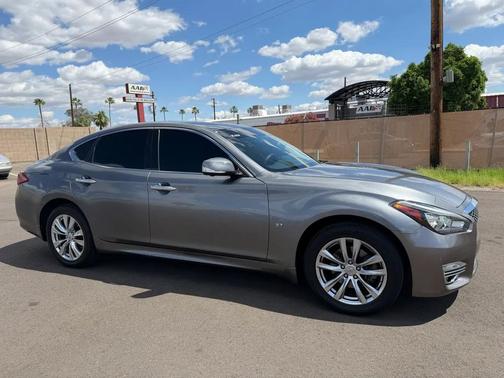 Gray 2015 INFINITI Q70 3.7X