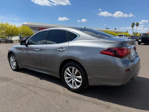Gray 2015 INFINITI Q70 3.7X