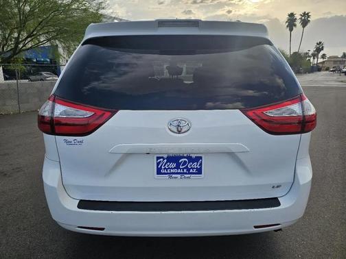 2018 Toyota Sienna LE