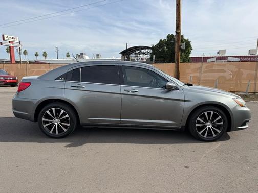 2012 Chrysler 200 S