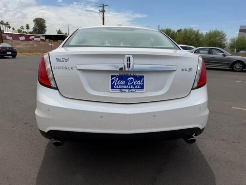 White 2010 Lincoln MKS Base