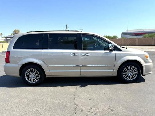2014 Chrysler Town & Country Touring-L