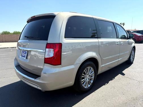 2014 Chrysler Town & Country Touring-L