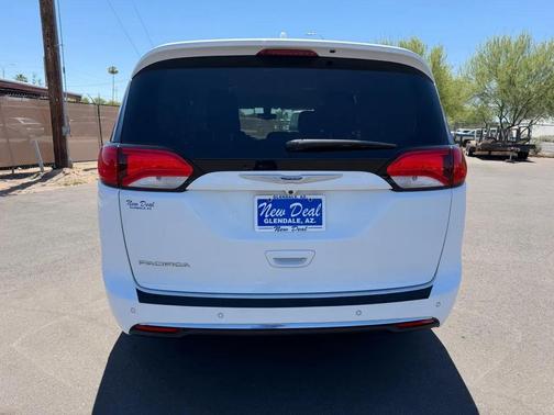 White 2018 Chrysler Pacifica Touring Plus