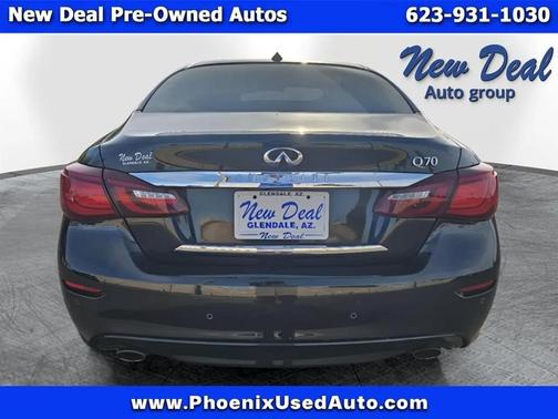 Black 2017 INFINITI Q70 3.7