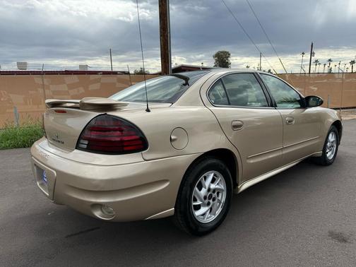 2004 Pontiac Grand Am SE1 sedan