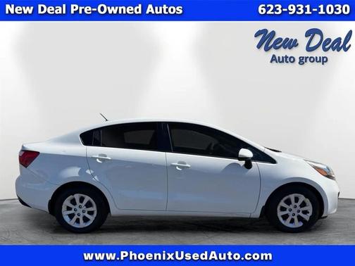 White 2015 Kia Rio LX