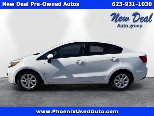 White 2015 Kia Rio LX