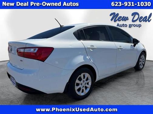 White 2015 Kia Rio LX