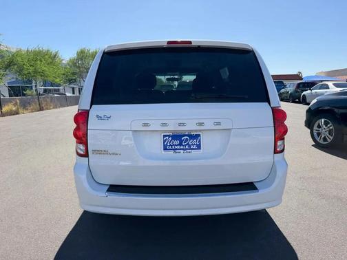 White 2016 Dodge Grand Caravan AVP/SE