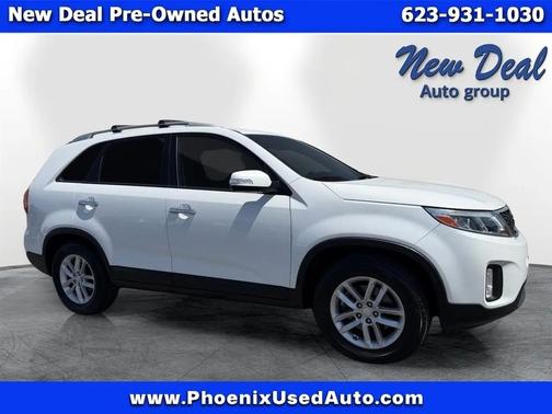 White 2014 Kia Sorento LX