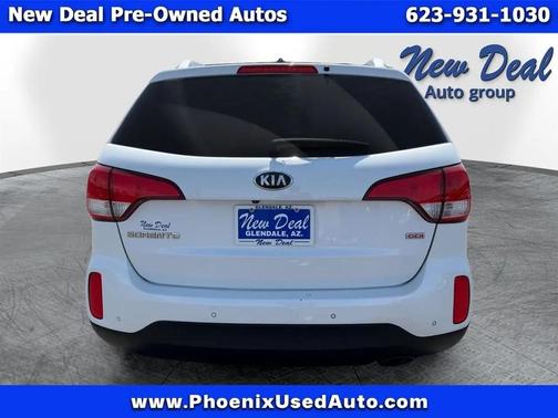 White 2014 Kia Sorento LX