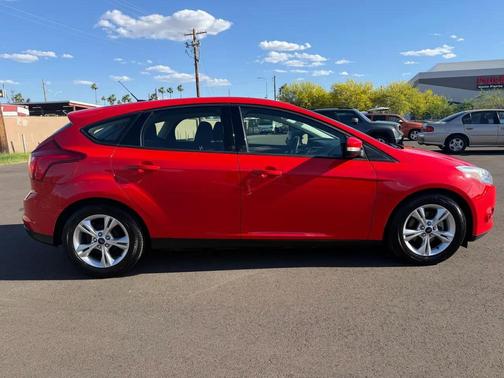 Red 2013 Ford Focus SE