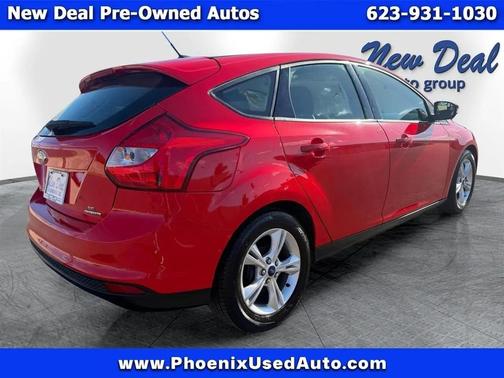 Red 2013 Ford Focus SE