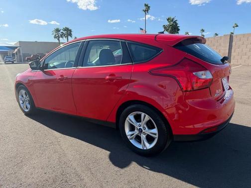 Red 2013 Ford Focus SE