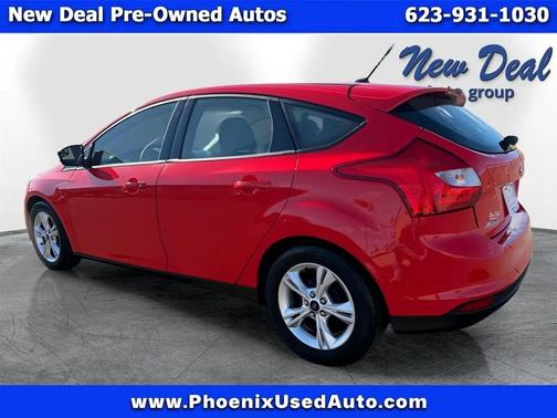 Red 2013 Ford Focus SE