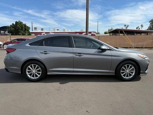 2018 Hyundai SONATA SE