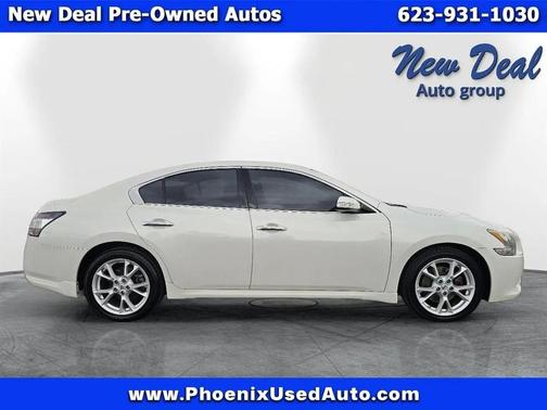 White 2014 Nissan Maxima SV