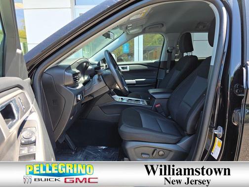 AGATE BLACK METALLIC 2023 Ford Explorer XLT