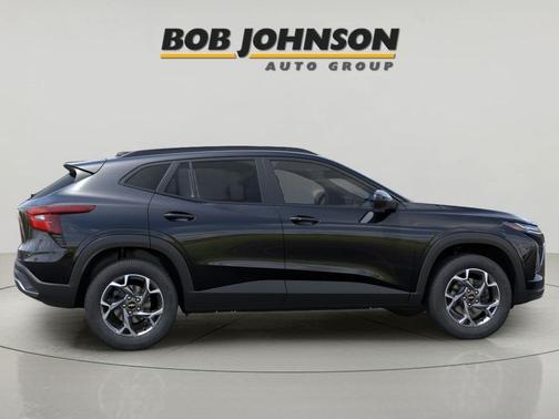 Mosaic Black Metallic 2026 Chevrolet Trax LT