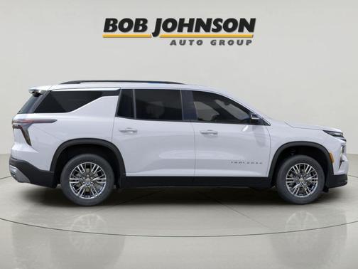 Summit White 2026 Chevrolet Traverse LT