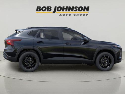 Mosaic Black Metallic 2026 Chevrolet Trax LT