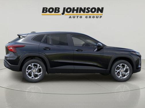 Mosaic Black Metallic 2026 Chevrolet Trax LS
