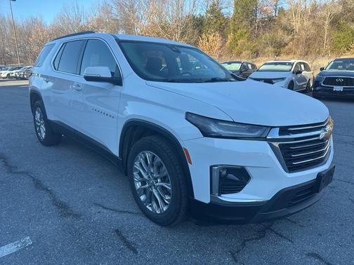 2022 Chevrolet Traverse LT Cloth