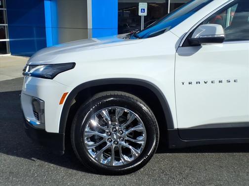 2022 Chevrolet Traverse LT Cloth