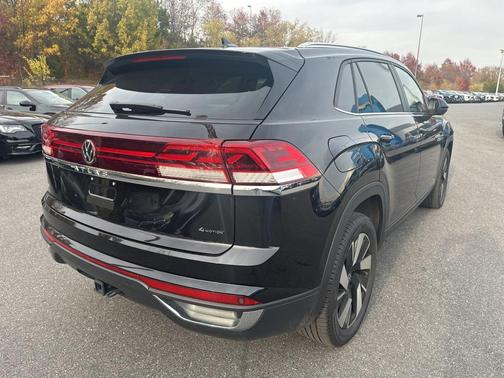 2024 Volkswagen Atlas Cross Sport 2.0T SE w/Technology 4MOTION