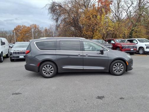 2020 Chrysler Pacifica Touring-L Plus