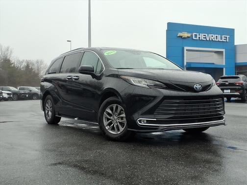 2023 Toyota Sienna XLE