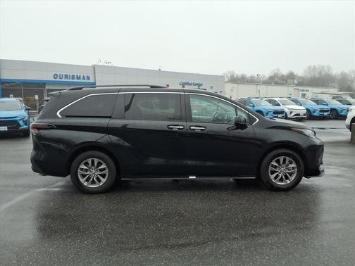 2023 Toyota Sienna XLE