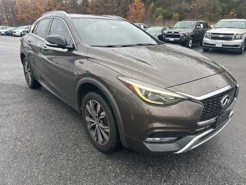 2018 INFINITI QX30 Premium