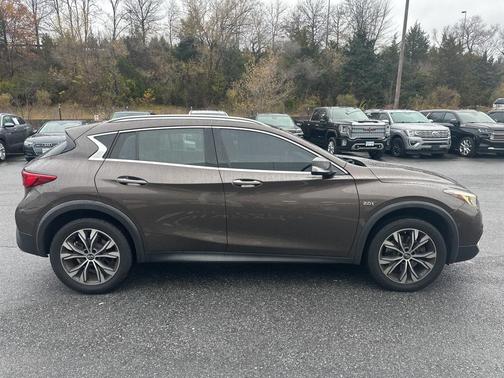 2018 INFINITI QX30 Premium
