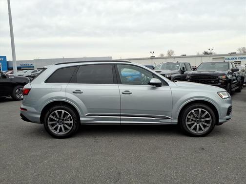 2023 Audi Q7 45 Premium Plus