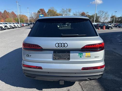 2023 Audi Q7 45 Premium Plus