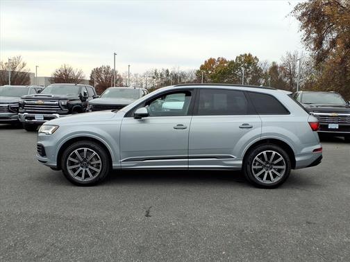 2023 Audi Q7 45 Premium Plus