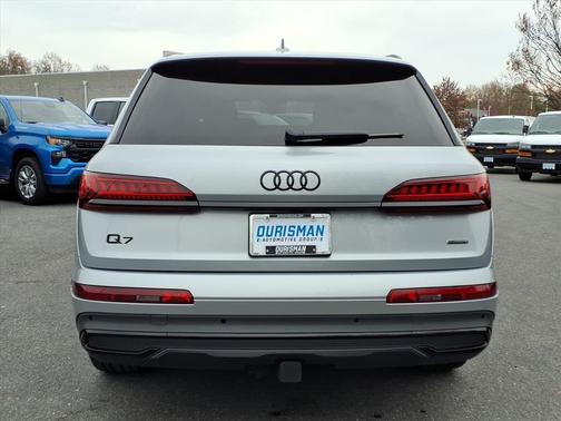 2023 Audi Q7 45 Premium Plus