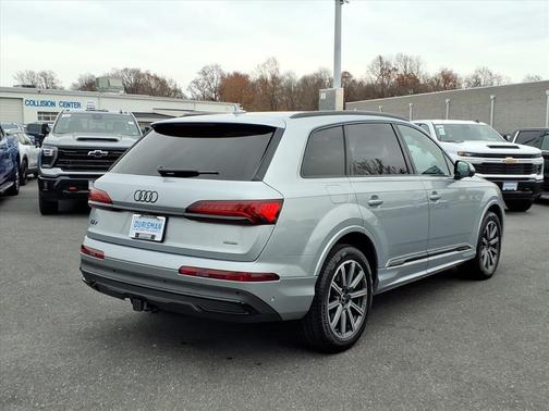 2023 Audi Q7 45 Premium Plus
